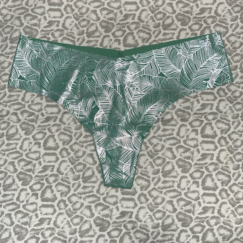 🌺 Victoria Secret thong underwear 🌺